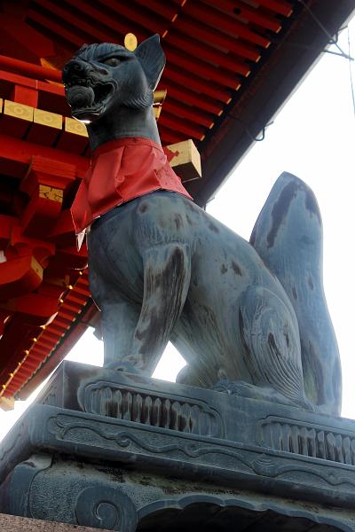 japan0412.JPG - Kitsune fox holding a ball