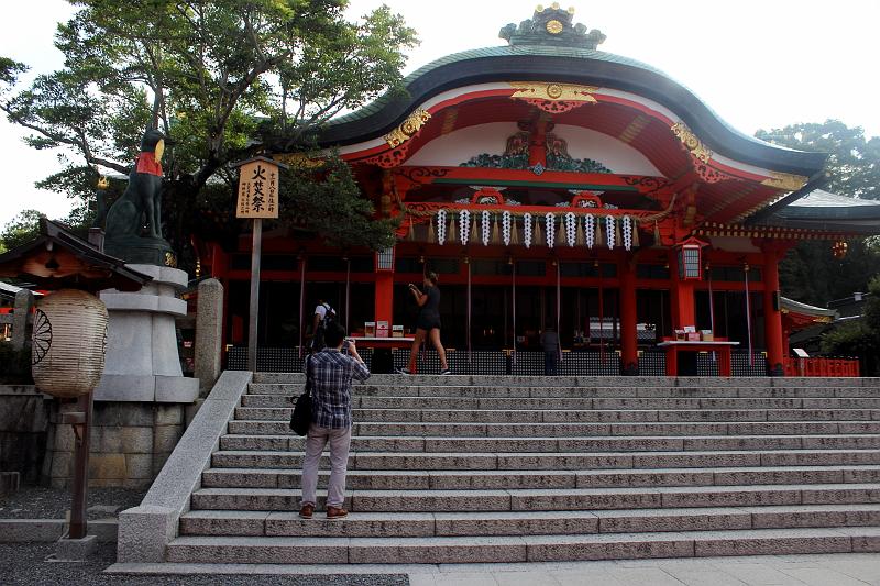 japan0414.JPG - Main gate of the Fushimi Inari Shrine