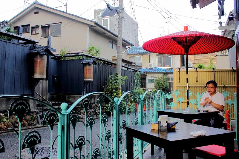 japan0536.JPG - In the hotel