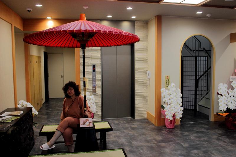 japan0537.JPG - In the hotel