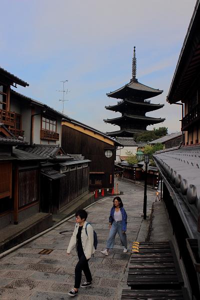 japan0550.JPG - Japan old city at Yasaka-no-To Pagoda