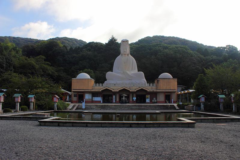 japan0558.JPG - Ryozen Kannon WWII Memorial pond