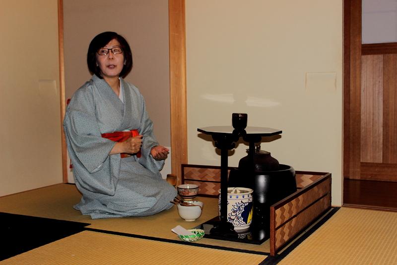 japan0604.JPG - Tea ceremony in a traditional japanese tea house