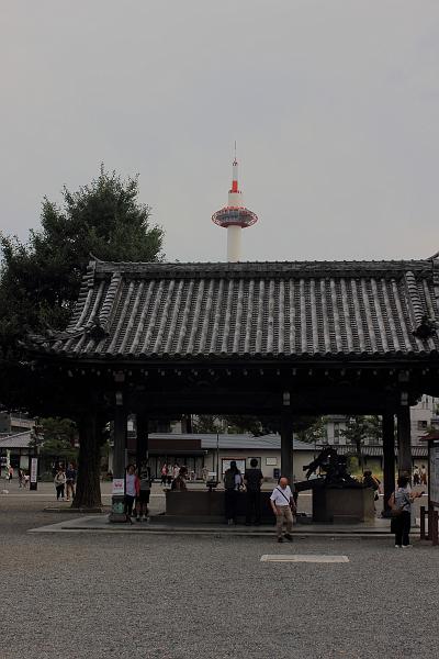 japan0618.JPG - Higashi Honganji Temple and Kyoto Tower