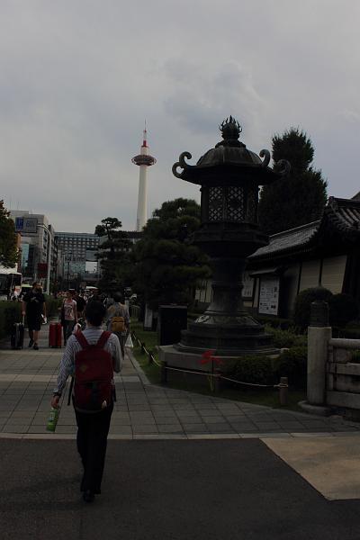 japan0619.JPG - Higashi Honganji Temple and Kyoto Tower