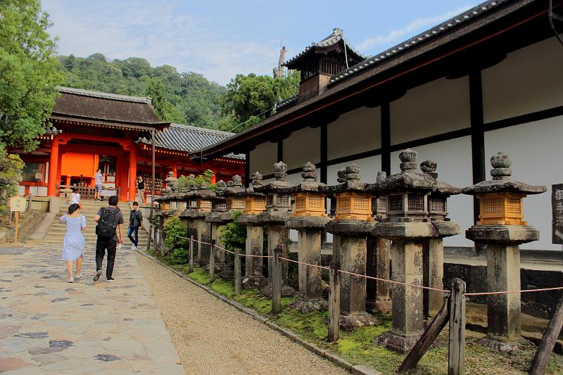 japan0385.JPG - On the way to Kasuga-taisha Grand Shrine, a Shinto shrine