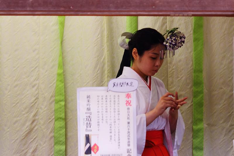 japan0388.JPG - The wisteria flower is very important for the shrine - all the mikos wear wisteria in their hair
