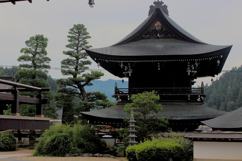 japan0491.JPG - On the Temple path