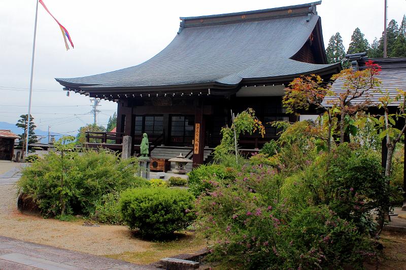 japan0492.JPG - On the Temple path