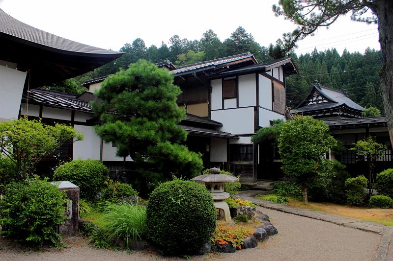 japan0498.JPG - On the Temple path
