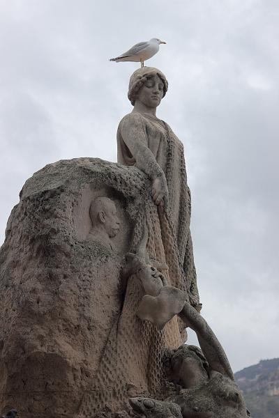 monaco0007.JPG - Hommage des Colonies Etrangeres statue in Monte Carlo