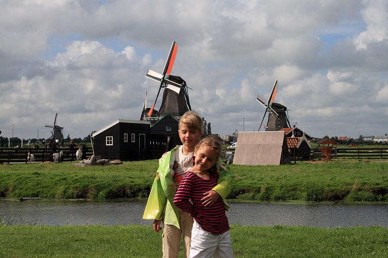 nederland8000.JPG - Windmills in Zaanse Schans