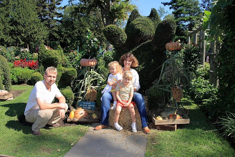 newport2586.JPG - Green Animals