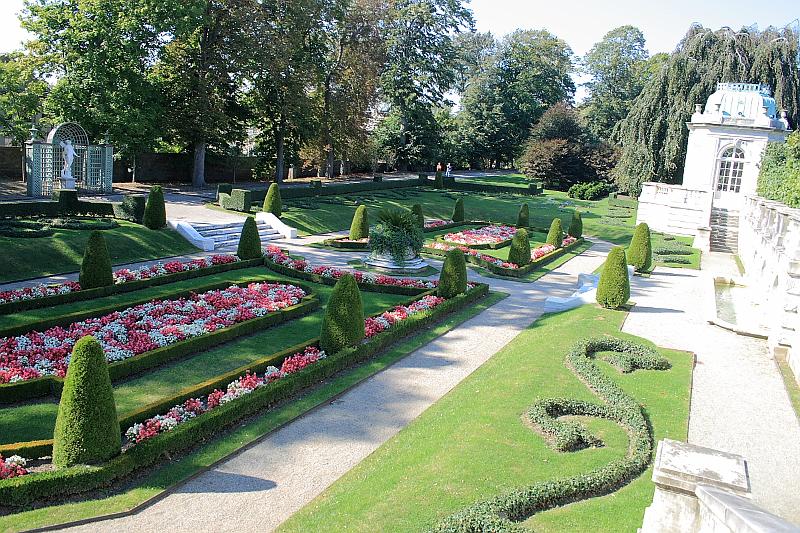 newport2607.JPG - Gardens in The Elms