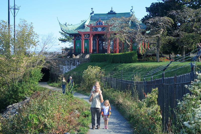 Newp0005.JPG - Cliff Walk - Chinese Tea House