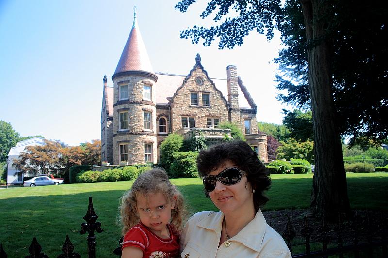 newp4103.JPG - On a Newport's street