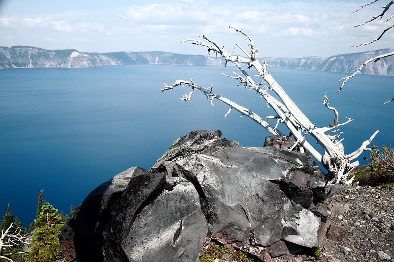oreg3911.JPG - Wizard Island - volcano peak