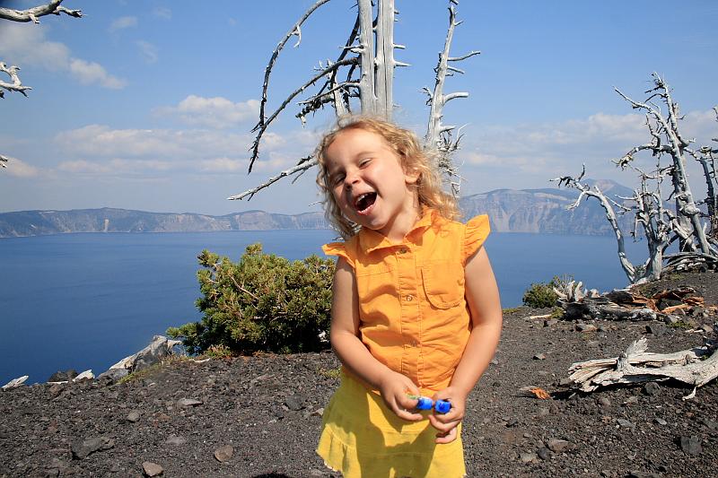 oreg3913.JPG - Wizard Island - volcano peak