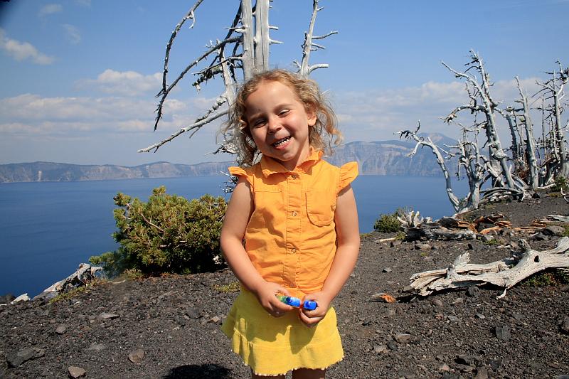 oreg3914.JPG - Wizard Island - volcano peak