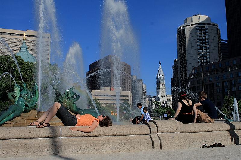 phil0836.JPG - Fountain on the Logan Circle