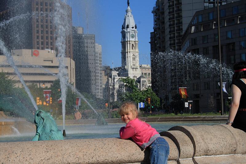 phil0838.JPG - Fountain on the Logan Circle