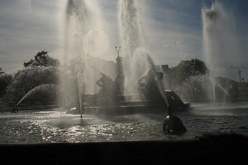 phil0840.JPG - Fountain on the Logan Circle