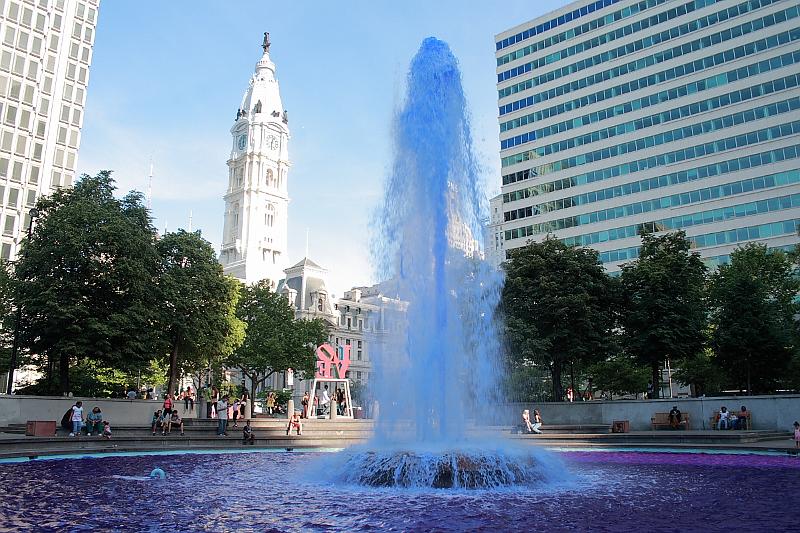 phil0855.JPG - Fountain "Love" on the JFK Plaza in front of City Hall
