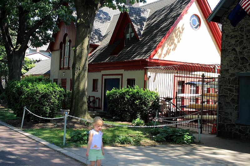 phil0961.JPG - Boathouse Row on the Schuylkill River