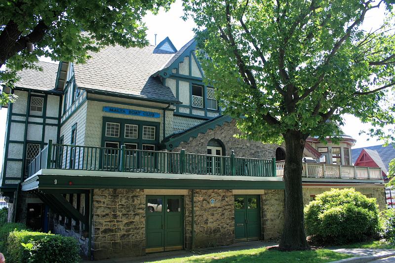 phil0962.JPG - Boathouse Row on the Schuylkill River