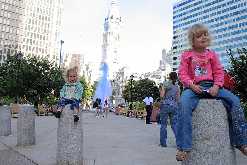 phil0973.JPG - Fountain "Love" on the JFK Plaza in front of City Hall