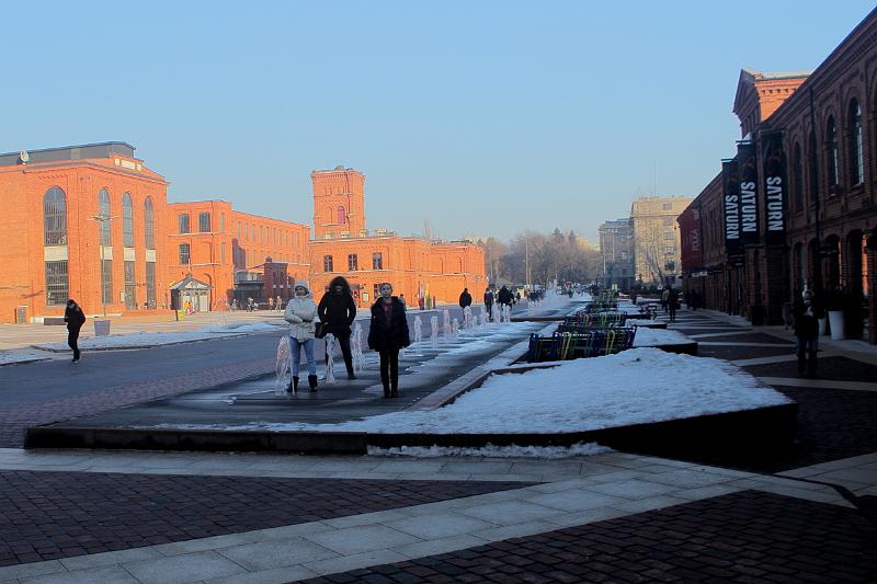 poland160.JPG - A square in front of Manufaktura