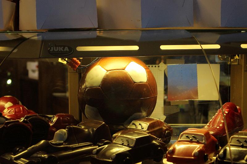 poland182.JPG - In a chocolate store, Piotrkowska street