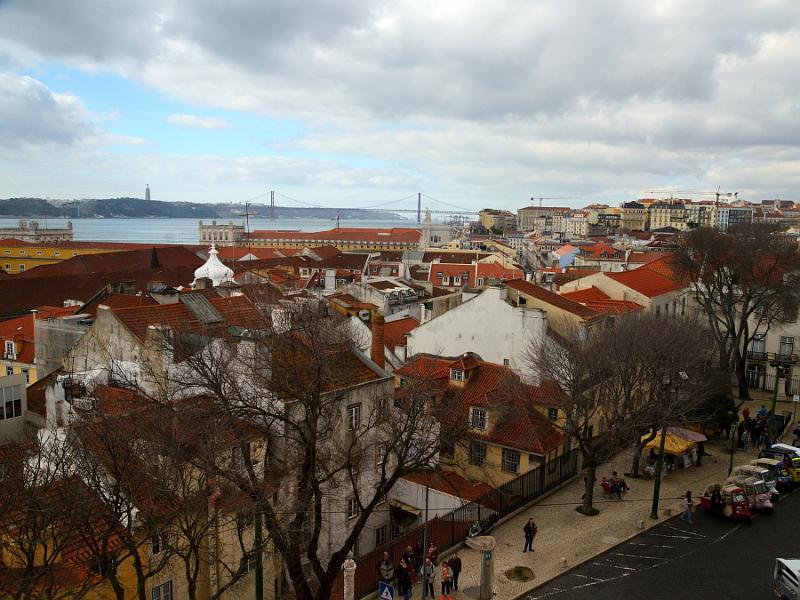 portugal006.jpg - View on Lisbon from the Cathedral (Sé de Lisboa) 