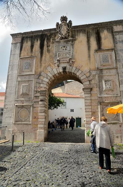 portugal016.jpg - Entrance to St. George Castle 