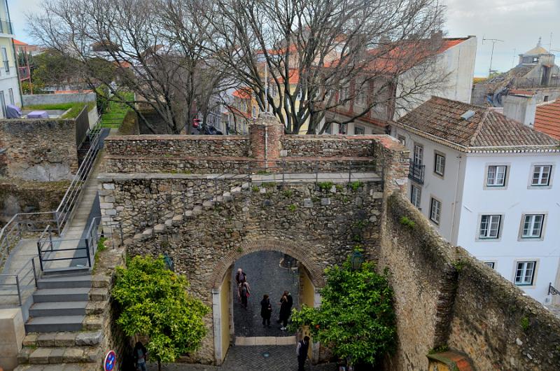 portugal018.jpg - Backside of the entrance to St. George Castle 
