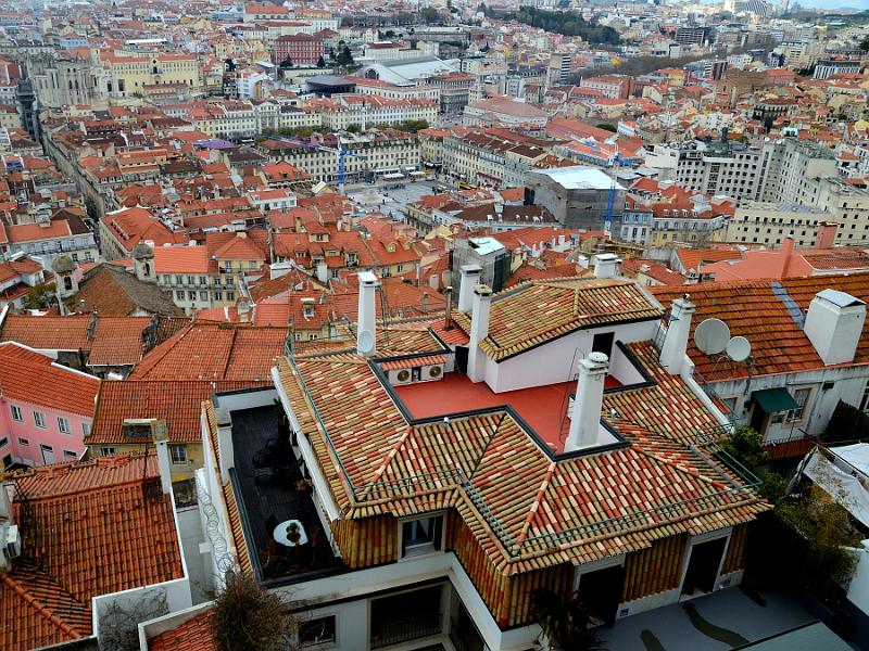portugal024.jpg - View on Lisbon and Praça da Figueira (Square of the Fig Tree) from St. George Castle 