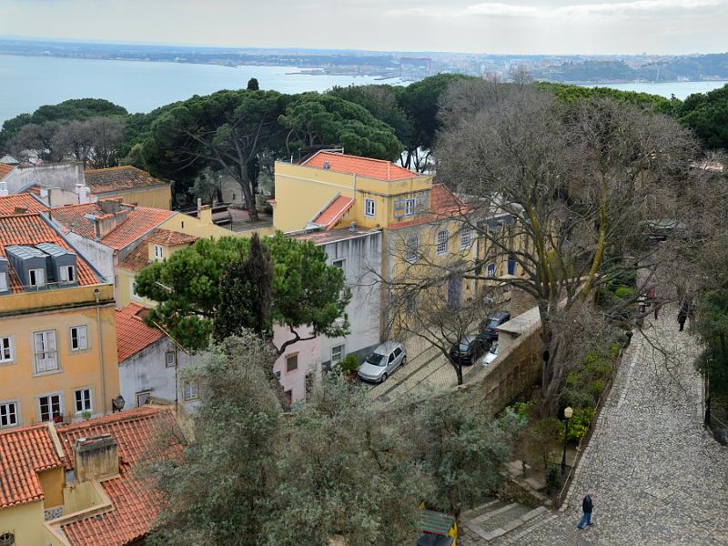 portugal027.jpg - A view from St. George Castle 