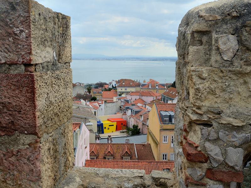 portugal028.jpg - A view from St. George Castle 