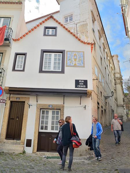 portugal036.jpg - A street in Alfama