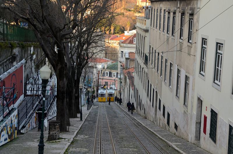 portugal047.jpg - La Gloria Elevator in Lisbon