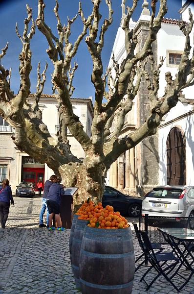 portugal096.jpg - A place in front of Santa Maria Church in Obidos