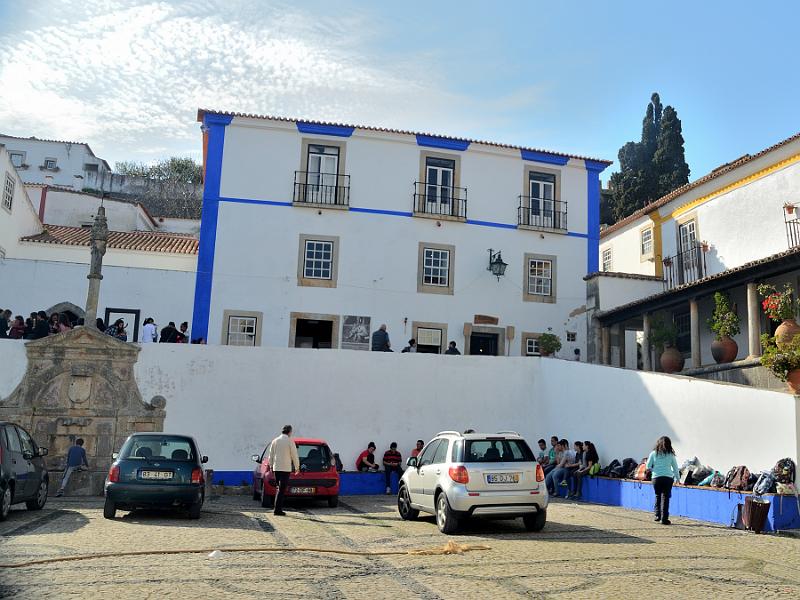 portugal098.jpg - A place in front of Santa Maria Church in Obidos