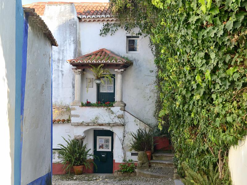 portugal100.jpg - A house in Obidos 