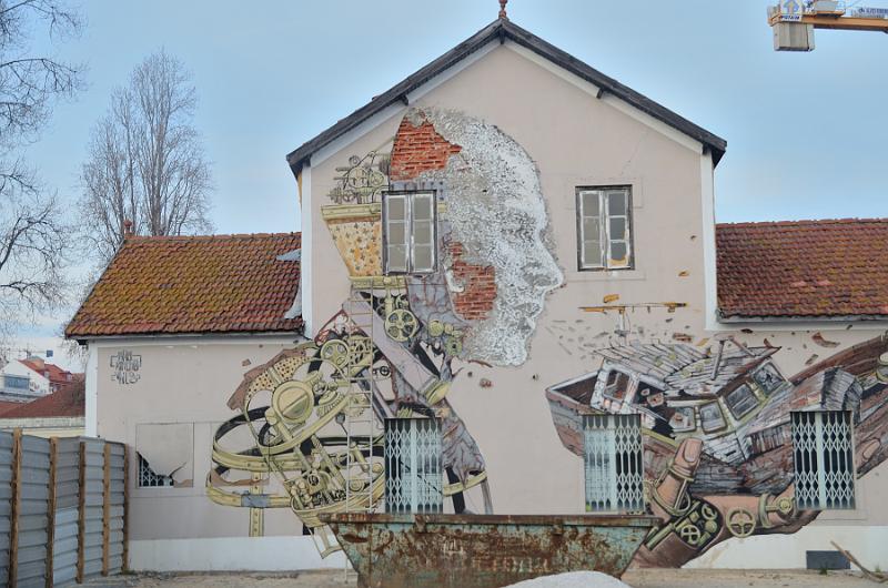 portugal120.jpg - A house in Lisbon