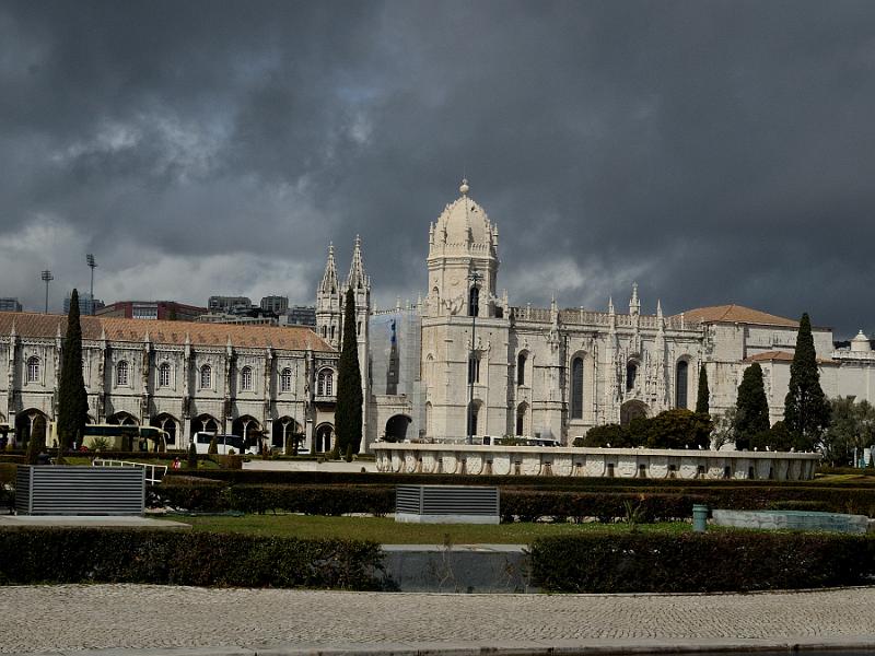 portugal133.jpg - Jeronimos Monastery in raintime