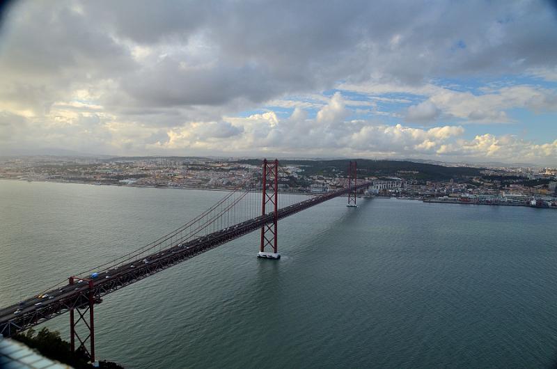 portugal142.jpg - View on the bridge from Monument of Christo Rey 