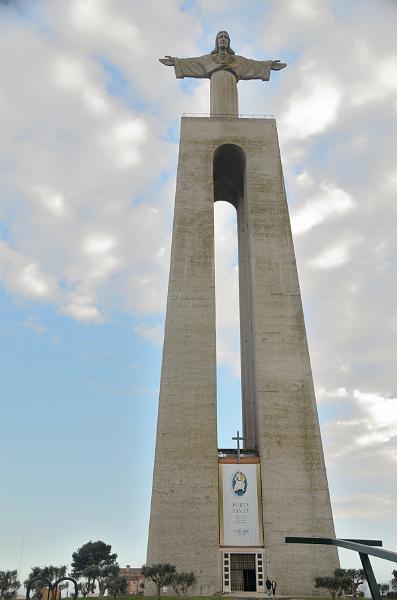 portugal143.jpg - Monument of Christo Rey in Lisbon