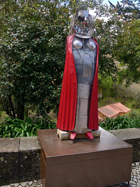 portugal161.jpg - Sculptures on the road to the National Palace in Sintra 