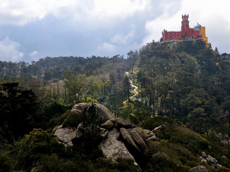 portugal178.jpg - View from the Moorish castle on Pena Palace