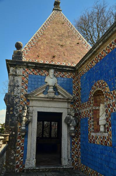 portugal250.jpg - Gardens in the Marquês da Fronteira Palace in Lisbon